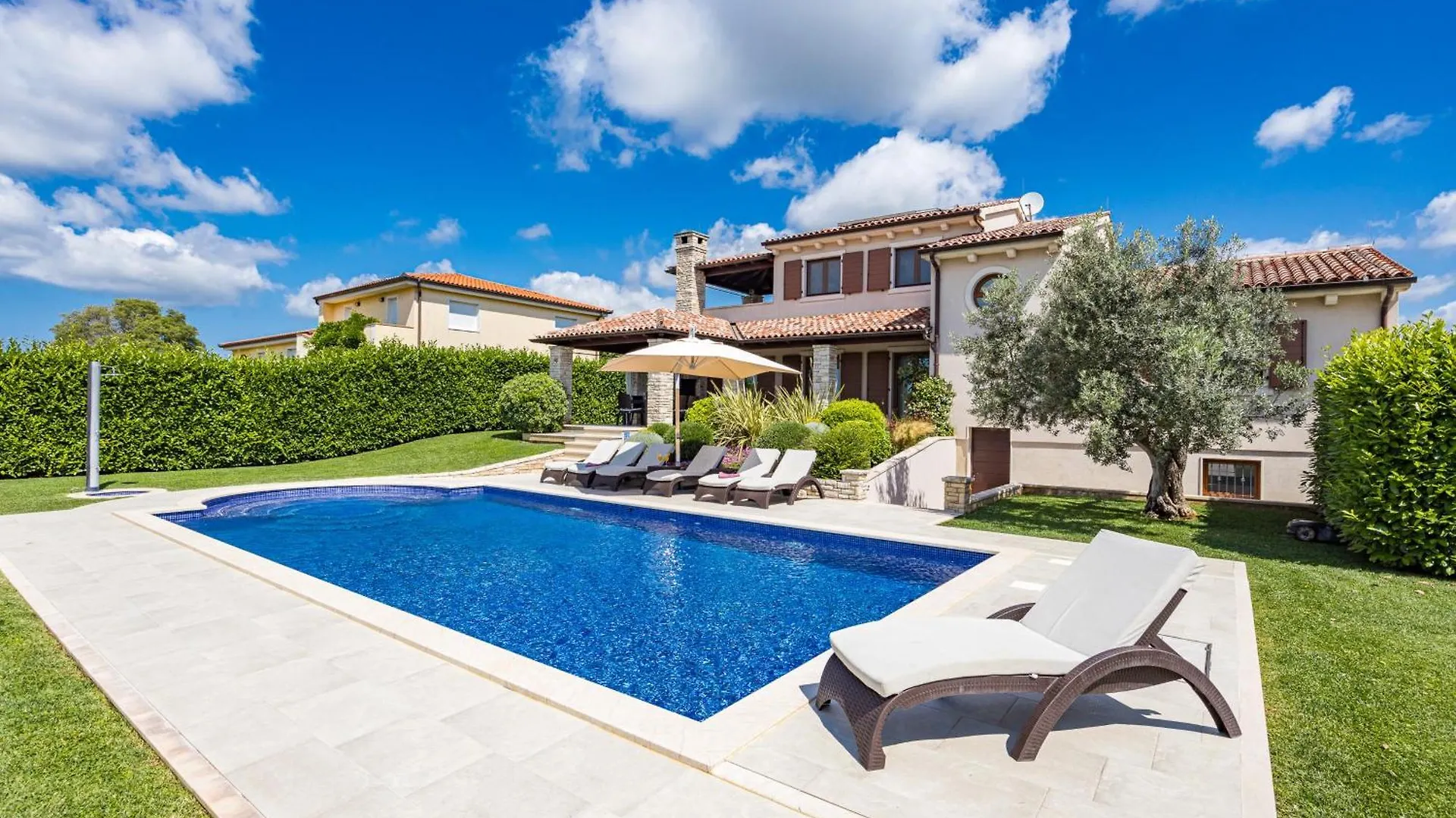 Villa De Flora With Salt Water Pool & Sea View Near Fazana Galižana